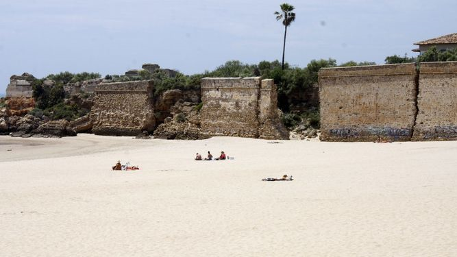 La playa de la Muralla recupera la bandera azul